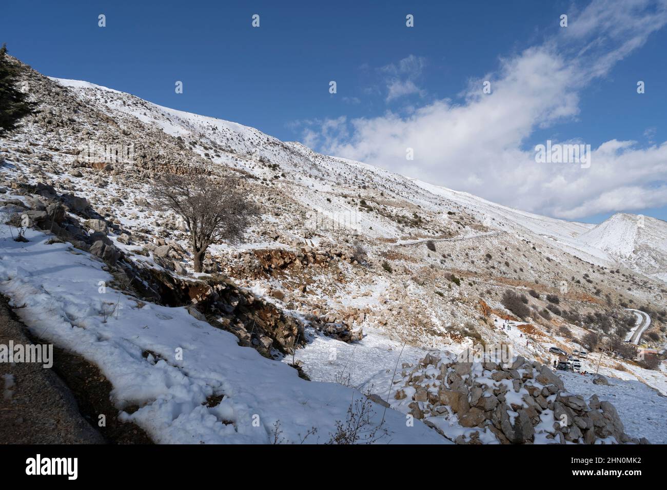 Majdal Shams e Mount Hermon in un inverno nevoso Foto Stock