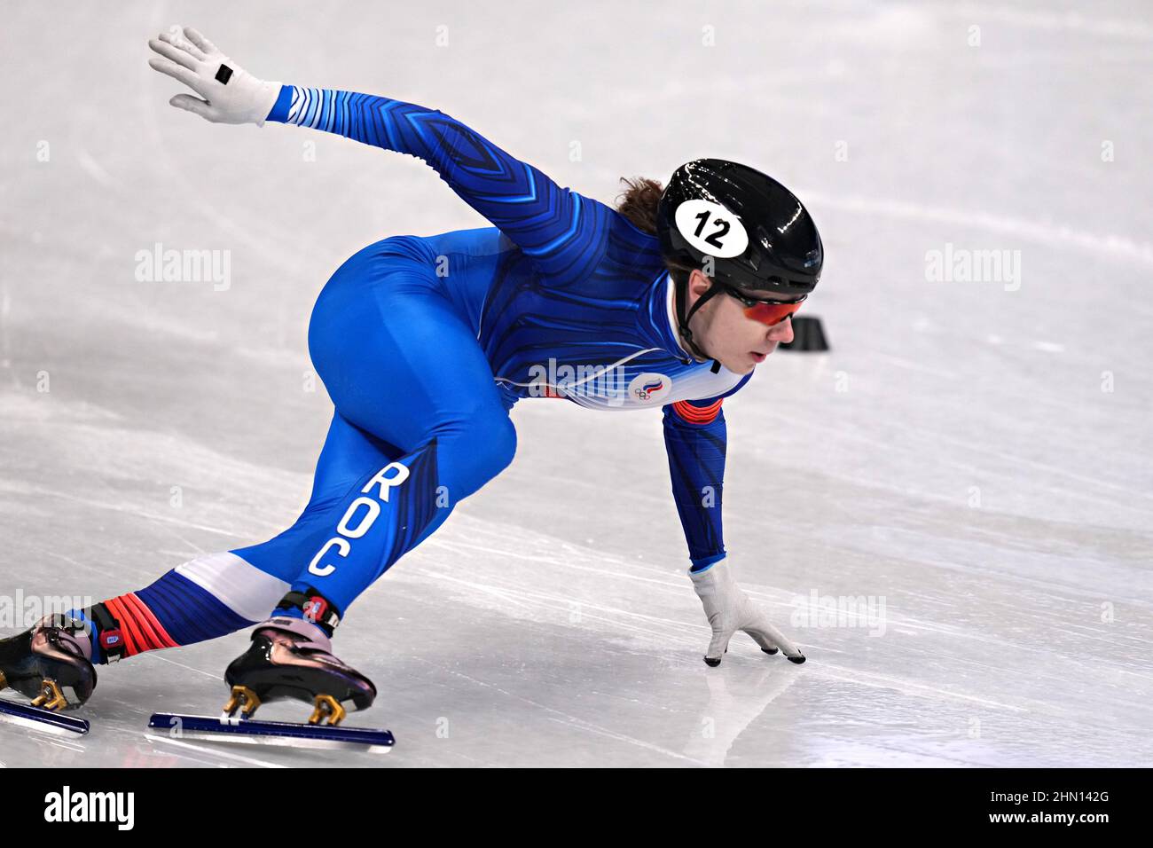 Pechino, Cina. 13th Feb 2022. Konstantin Ivliev di Russia, accelera durante il turno durante i quarti di finale di Short Track Speed Skating maschile del 500m nello Stadio al coperto della capitale alle Olimpiadi invernali di Pechino 2022 di domenica 13 febbraio 2022. Foto di Richard Ellis/UPI Credit: UPI/Alamy Live News Foto Stock