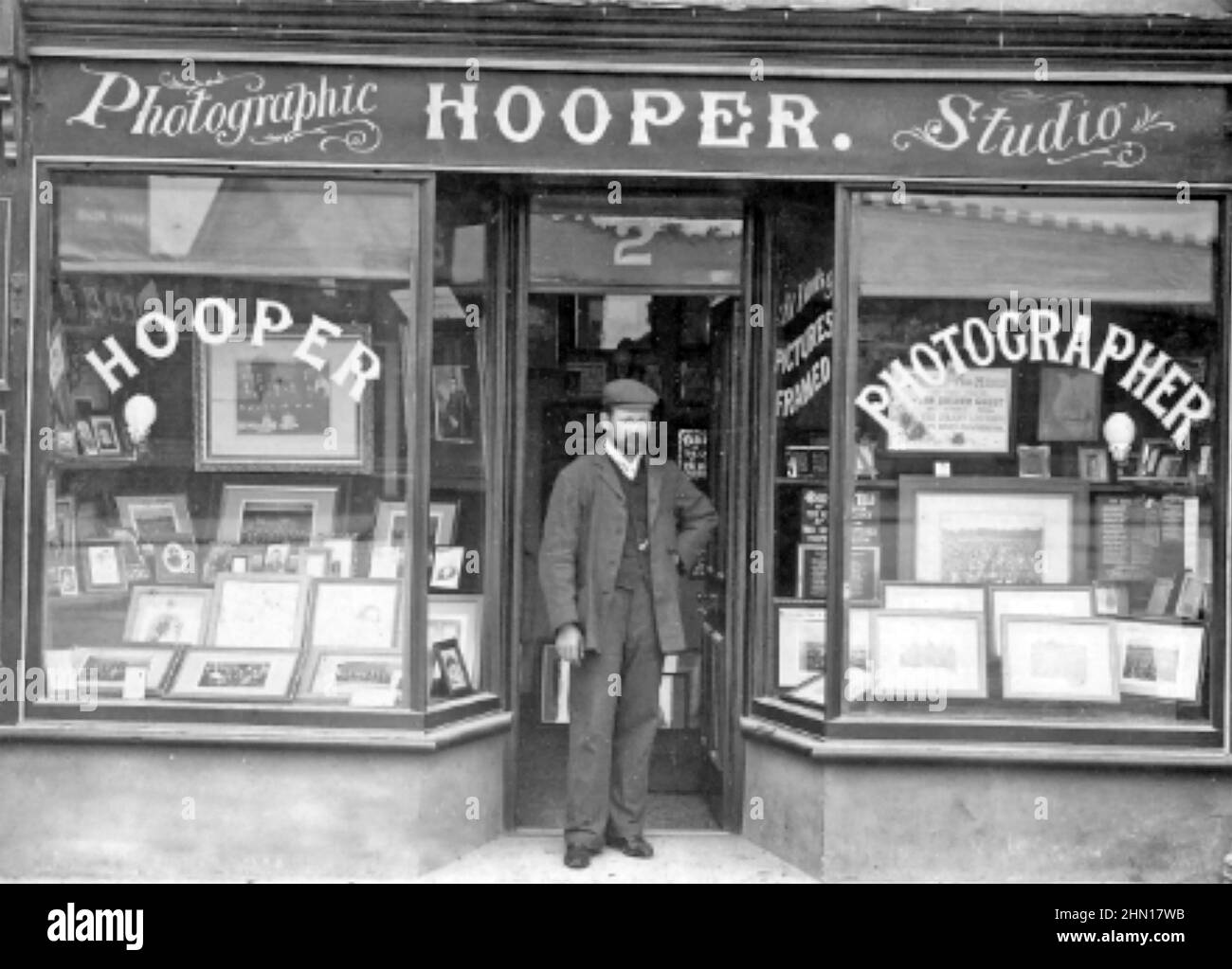 NEGOZIO DI FOTOGRAFI a Swindon, Inghilterra, circa 1912 Foto Stock