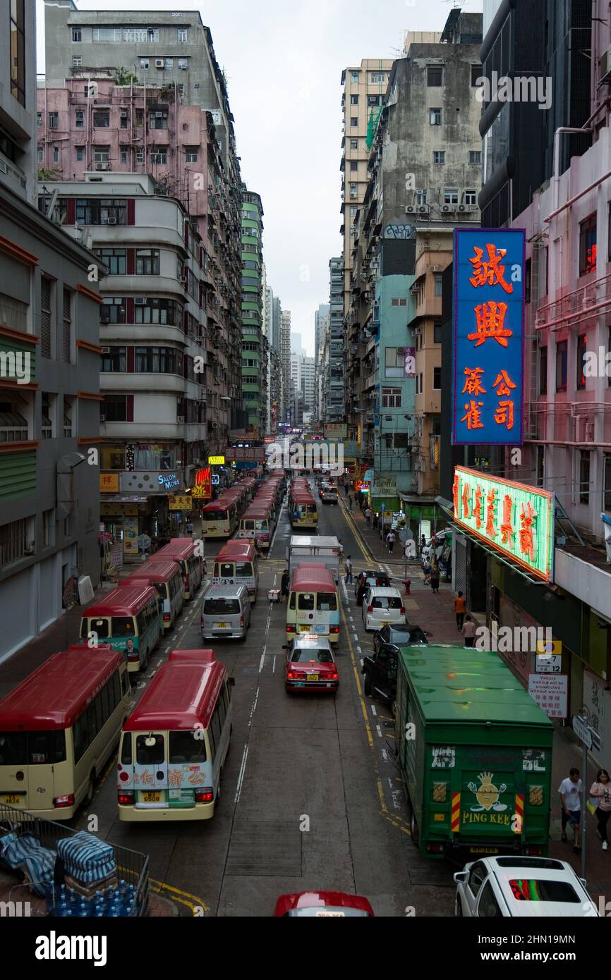 Vista di Tung Choi Street a Hong Kong dall'alto Foto Stock