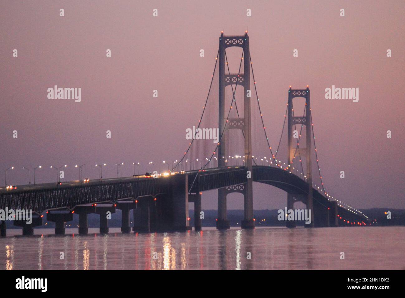 Il ponte Mackinac al tramonto Foto Stock