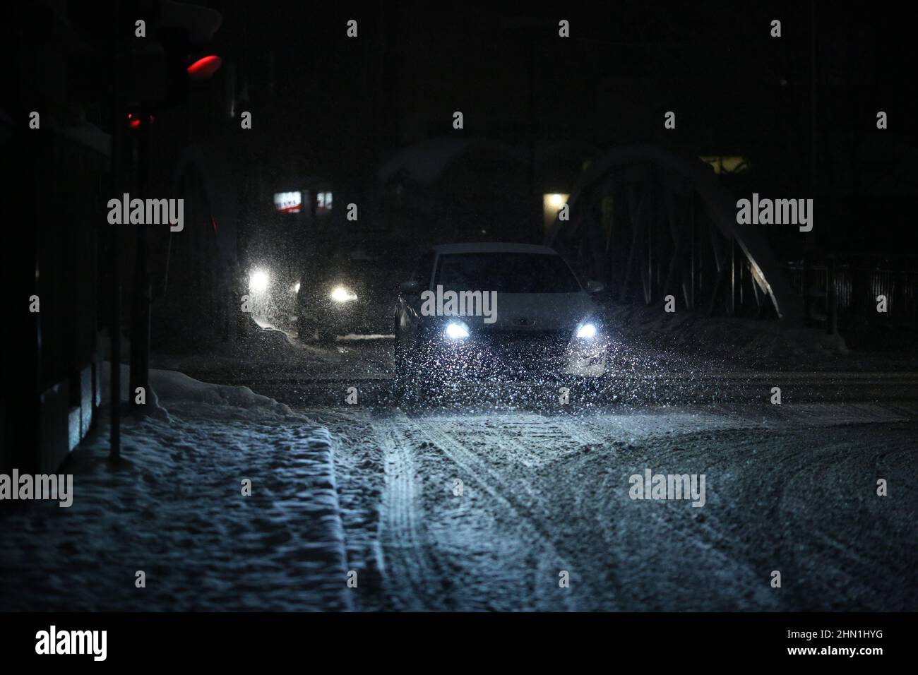 Foto delle strade di Sarajevo durante l'inverno. Nevicando mólto. Neve per le strade. Foto Stock