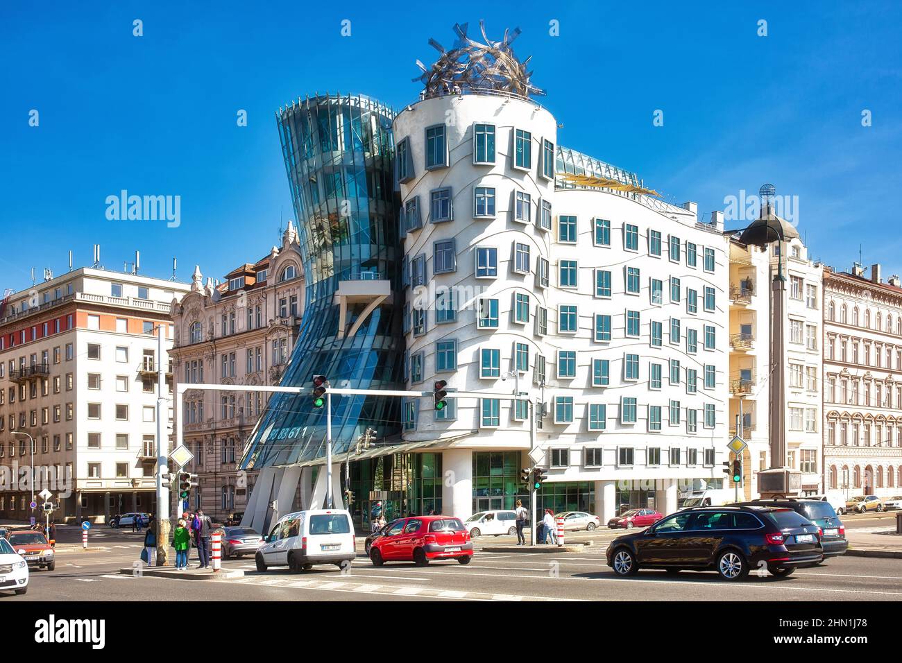 PRAGA, REPUBBLICA CECA - 27th aprile 2018: Dancing House a Praga, popolare vista turistica Foto Stock