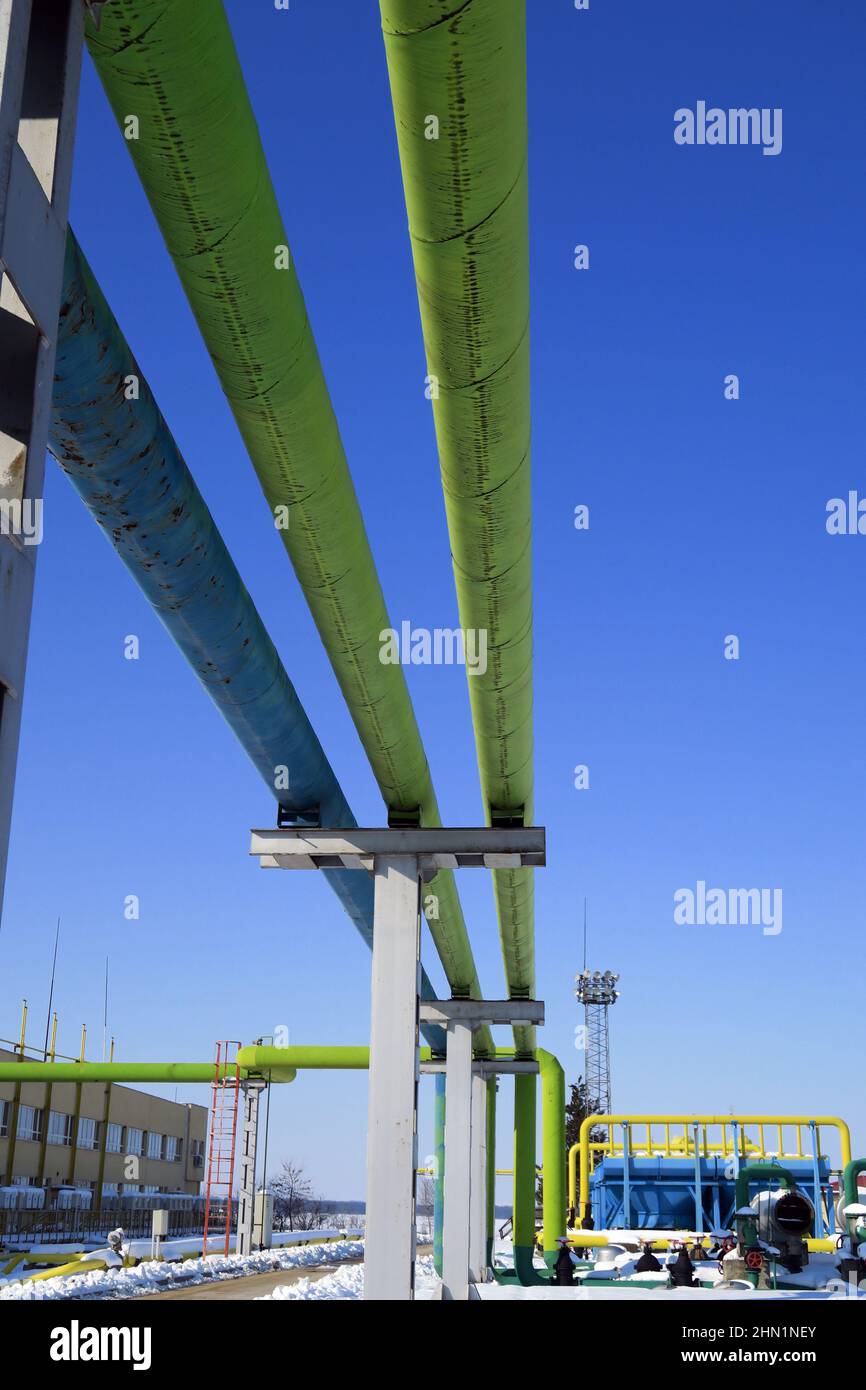 Sofia, Bulgaria - Jan 22 2022: Gasdotti in una stazione di compressione del gas vicino Sofia Foto Stock