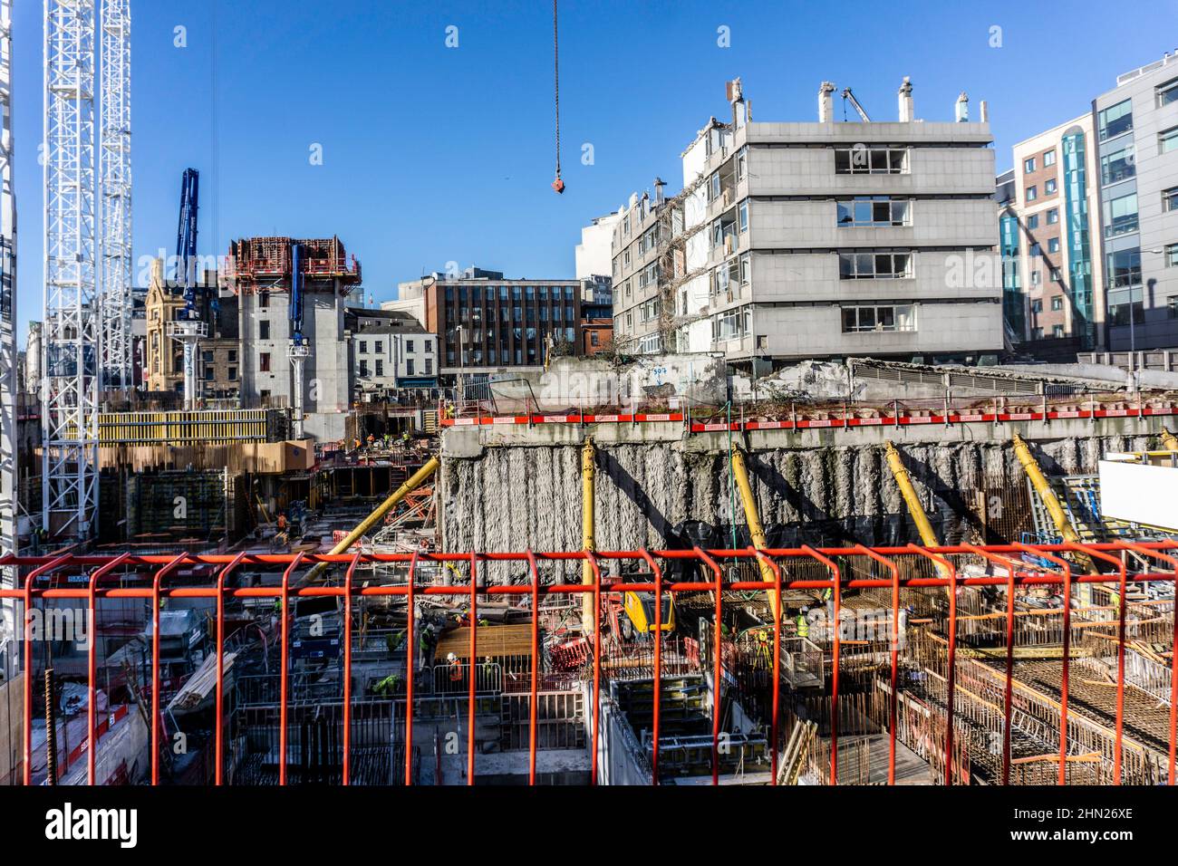 Lavori di costruzione dell'ex Apollo House Dublin, Irlanda, dove è in costruzione uno sviluppo misto a 21 piani. Foto Stock