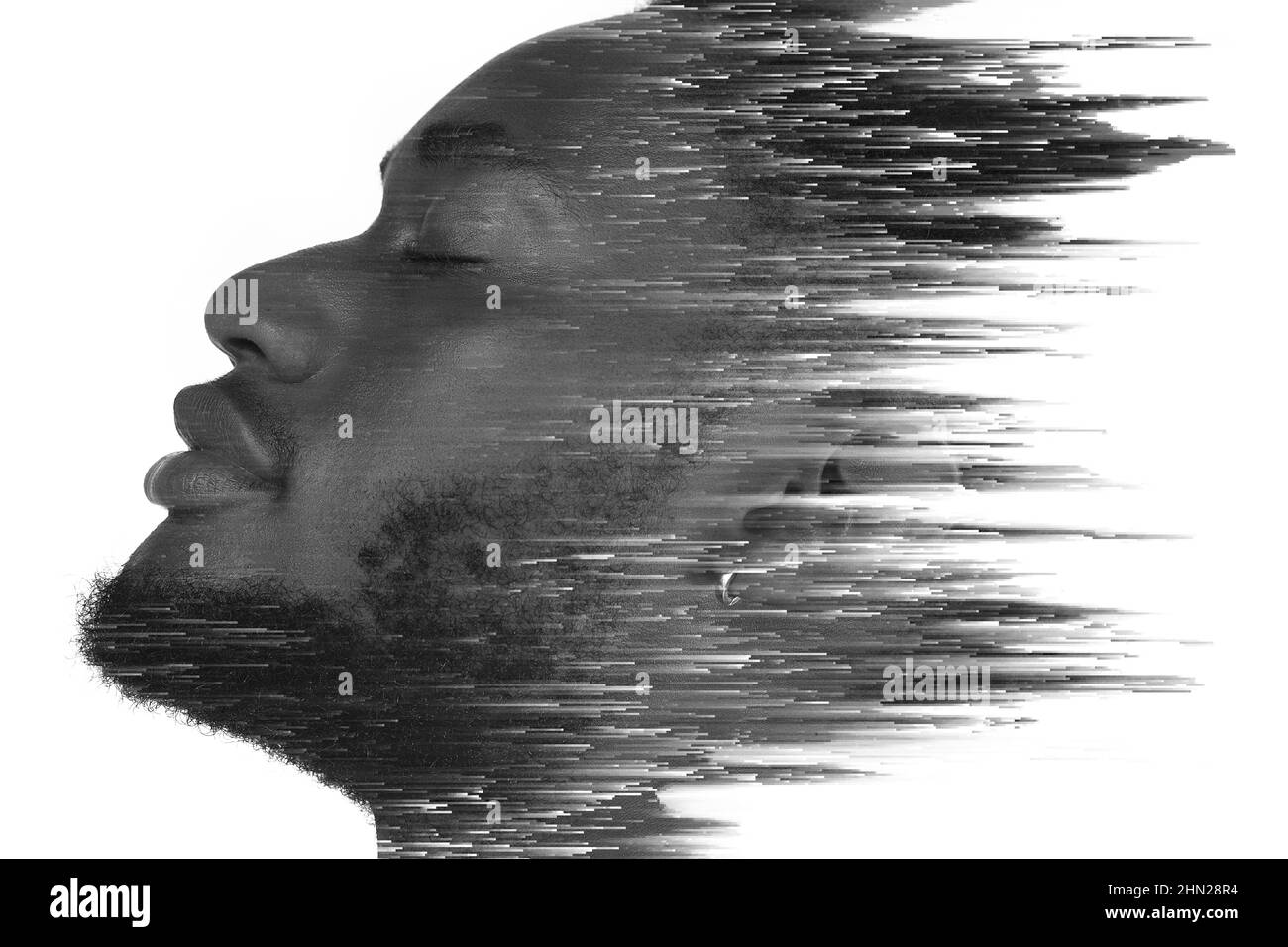 Un ritratto di profilo di un uomo combinato con un effetto pixelsort. Doppia esposizione. Foto Stock