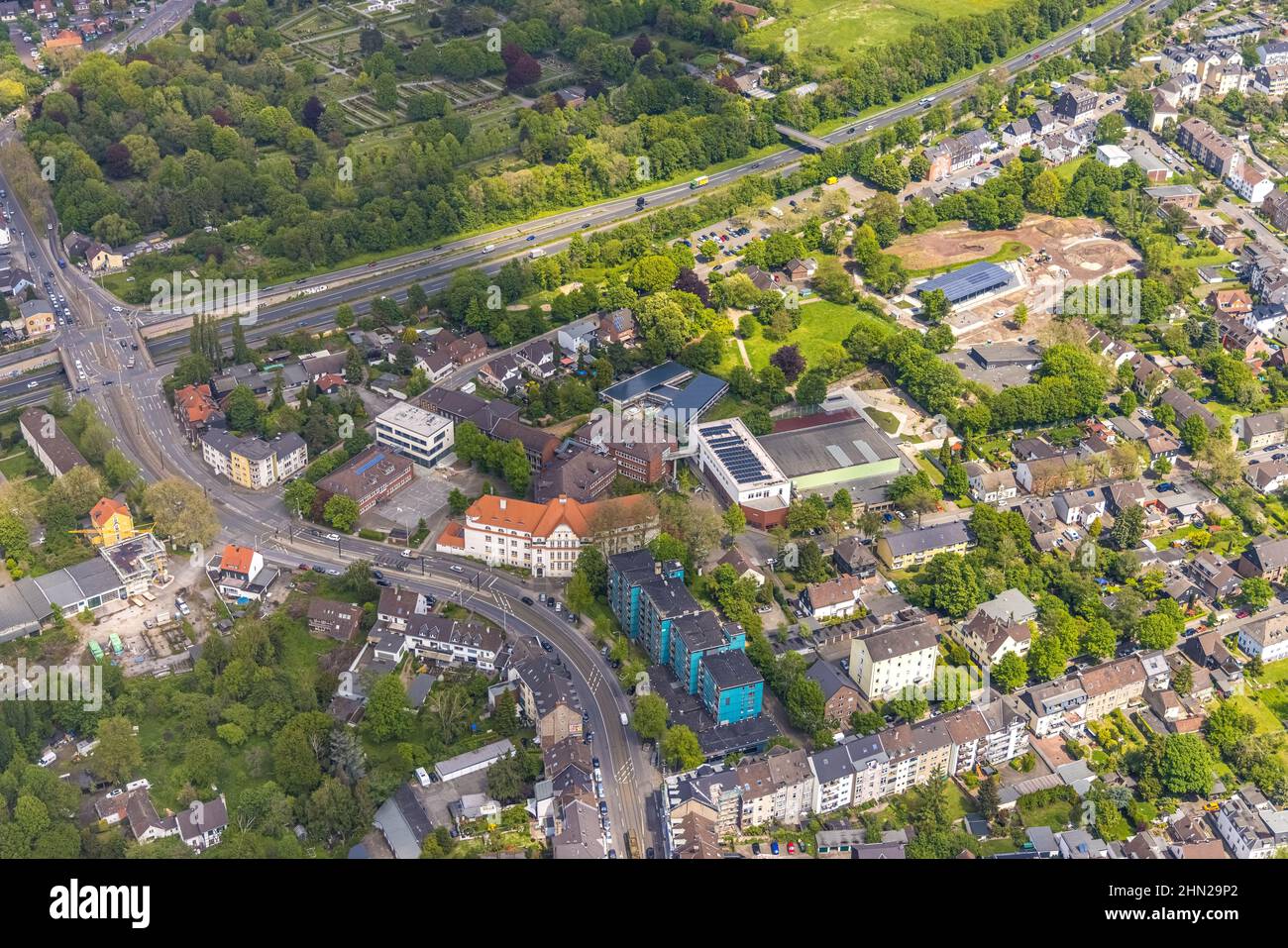 Veduta aerea, Willy-Brandt-School, Städt. Scuola elementare di Augustastraße, von-der-Tann-Straße Sports Hall, Styrum Sports Park Construction Site, Styrum S. Foto Stock