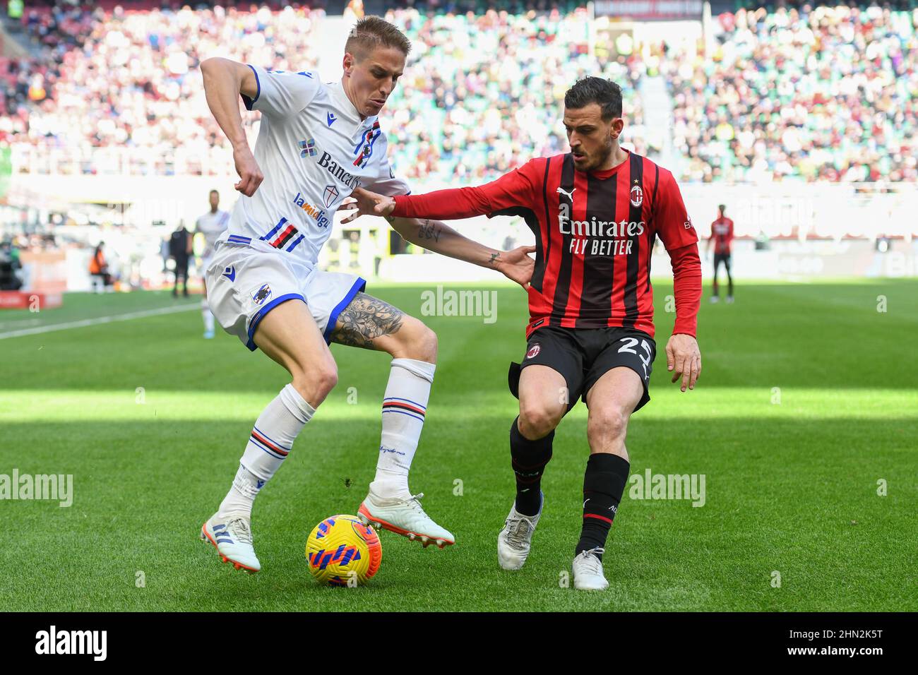 Milano, Italia. 13th Feb 2022. Andrea conti (13) di Sampdoria e Alessandro Florenzi (25) di Milano vedono nella Serie un incontro tra AC Milan e Sampdoria a San Siro di Milano. (Photo Credit: Gonzales Photo/Alamy Live News Foto Stock