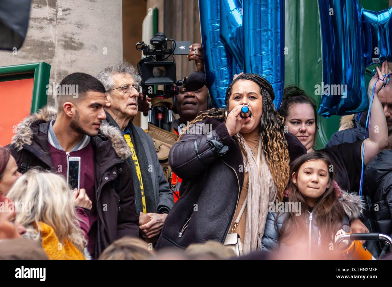 LONDRA, INGHILTERRA- 22 gennaio 2022: Francesca Dill parla alla protesta del NHS100K contro i mandati di vaccino per lo staff del Servizio sanitario Nazionale Foto Stock