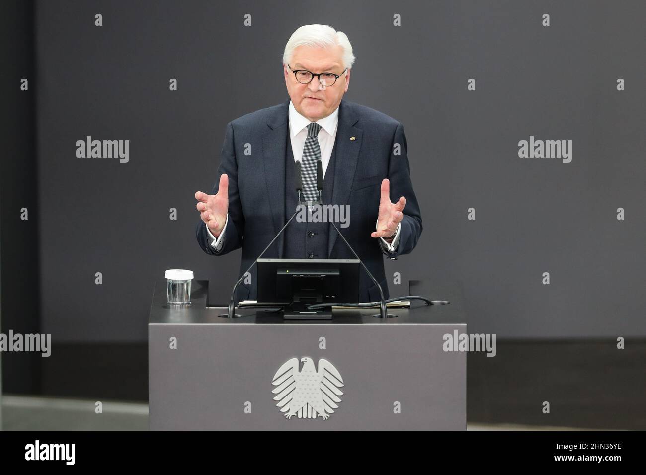 Berlino, Germania. 13th Feb 2022. Frank-Walter Steinmeier ha tenuto un discorso dopo la sua rielezione a presidente della Repubblica federale di Germania durante la Convenzione federale del 17th a Berlino, capitale della Germania, il 13 febbraio 2022. Steinmeier è stato rieletto presidente tedesco domenica. Credit: Shan Yuqi/Xinhua/Alamy Live News Foto Stock