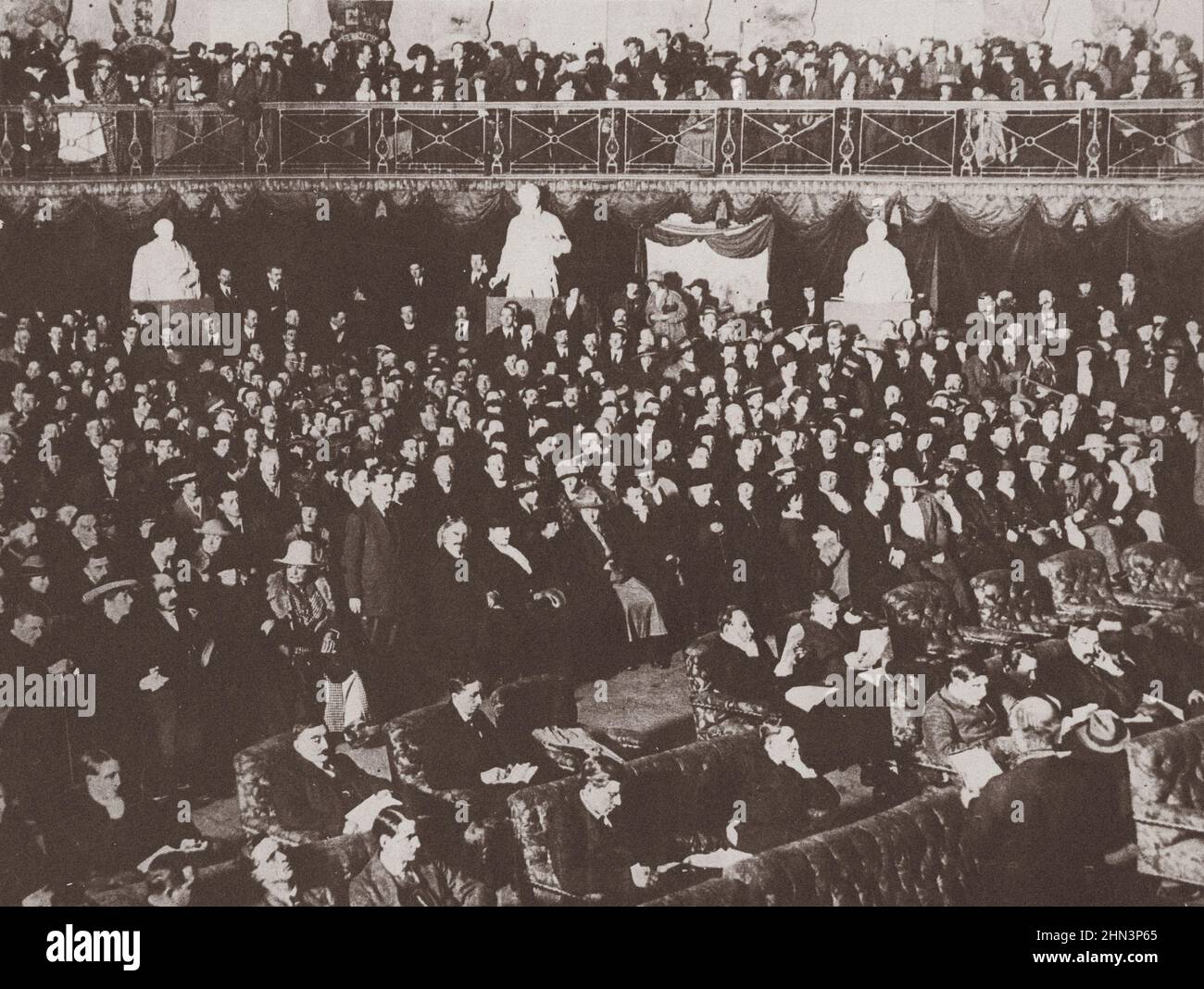 Il 'Parlamento' irlandese in sessione a Mansion House, Dublino, Irlanda. 27 febbraio 1919 seduta storica di apertura dell'Assemblea costituente irlandese, Sien Fein Foto Stock