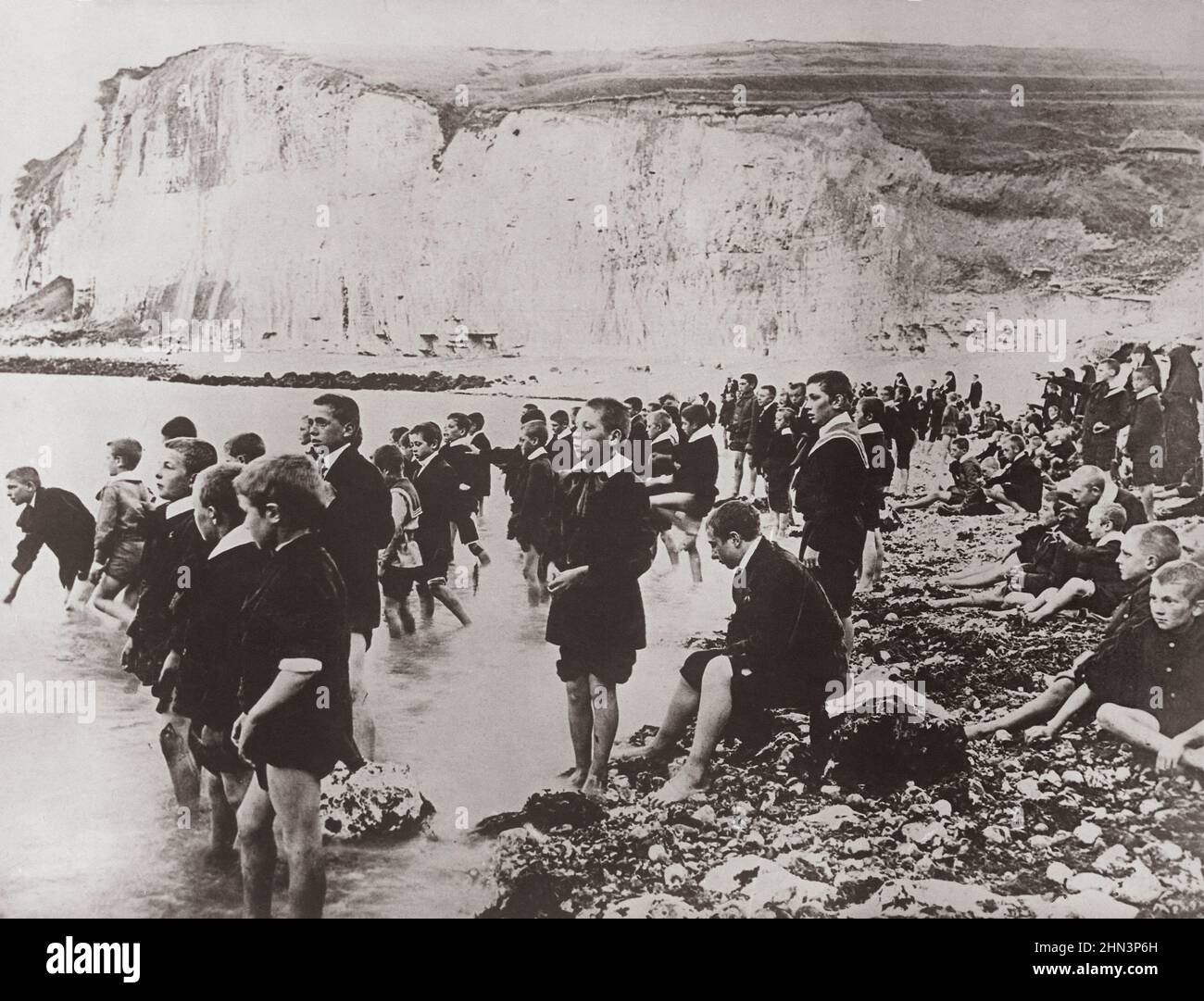 Prima Guerra Mondiale un centro di escursione della Croce Rossa americana sulla costa vicino a Dieppe, Belgio, dove i bambini delle scuole belghe sono in grado di trascorrere il pochi allegri momo Foto Stock