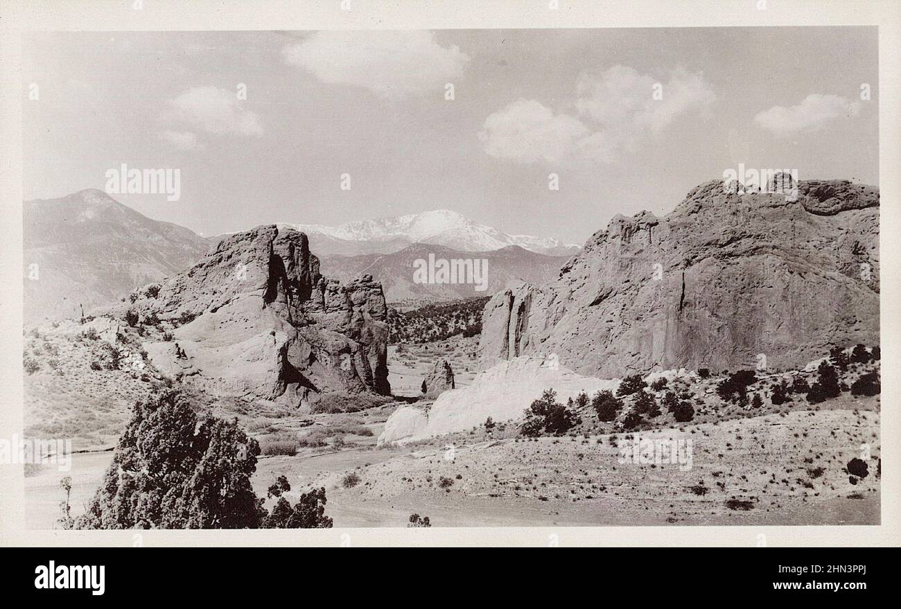 Foto d'epoca di Colorado Springs Pikes Peak, Nationalpark, Garden of the Gods. Colorado, Stati Uniti. 1930s Foto Stock