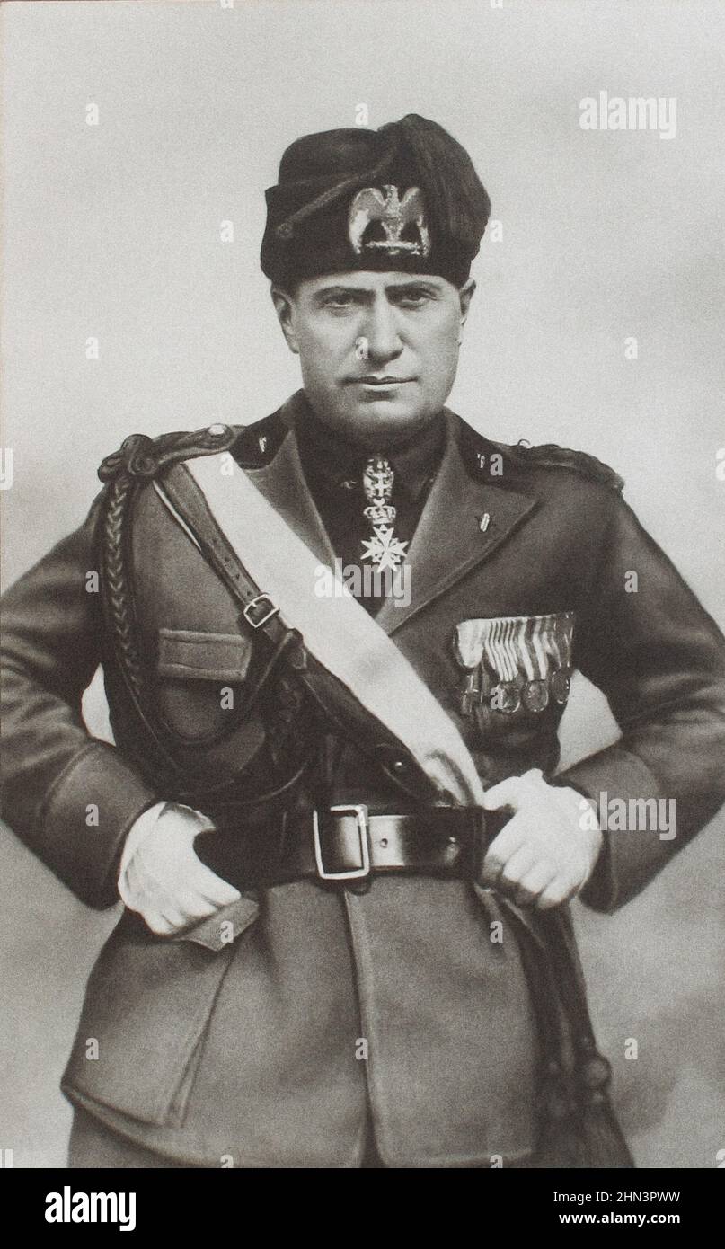 Foto d'epoca di Benito Mussolini. Benito Amilcare Andrea Mussolini (1883–1945) è 1927 stato un politico e giornalista italiano che ha fondato e guidato Foto Stock