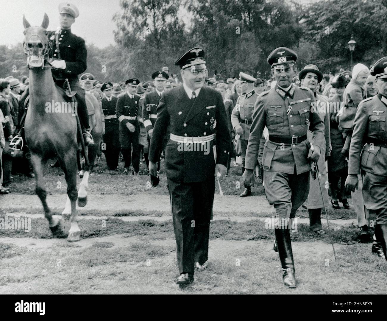 Foto d'epoca della sfilata tedesca a Pælledparken. Cécil von Renthe-Fink (plenipotenziario del Reich tedesco) e il generale Erich Lüdke (Danimarca 1.6.19 Foto Stock
