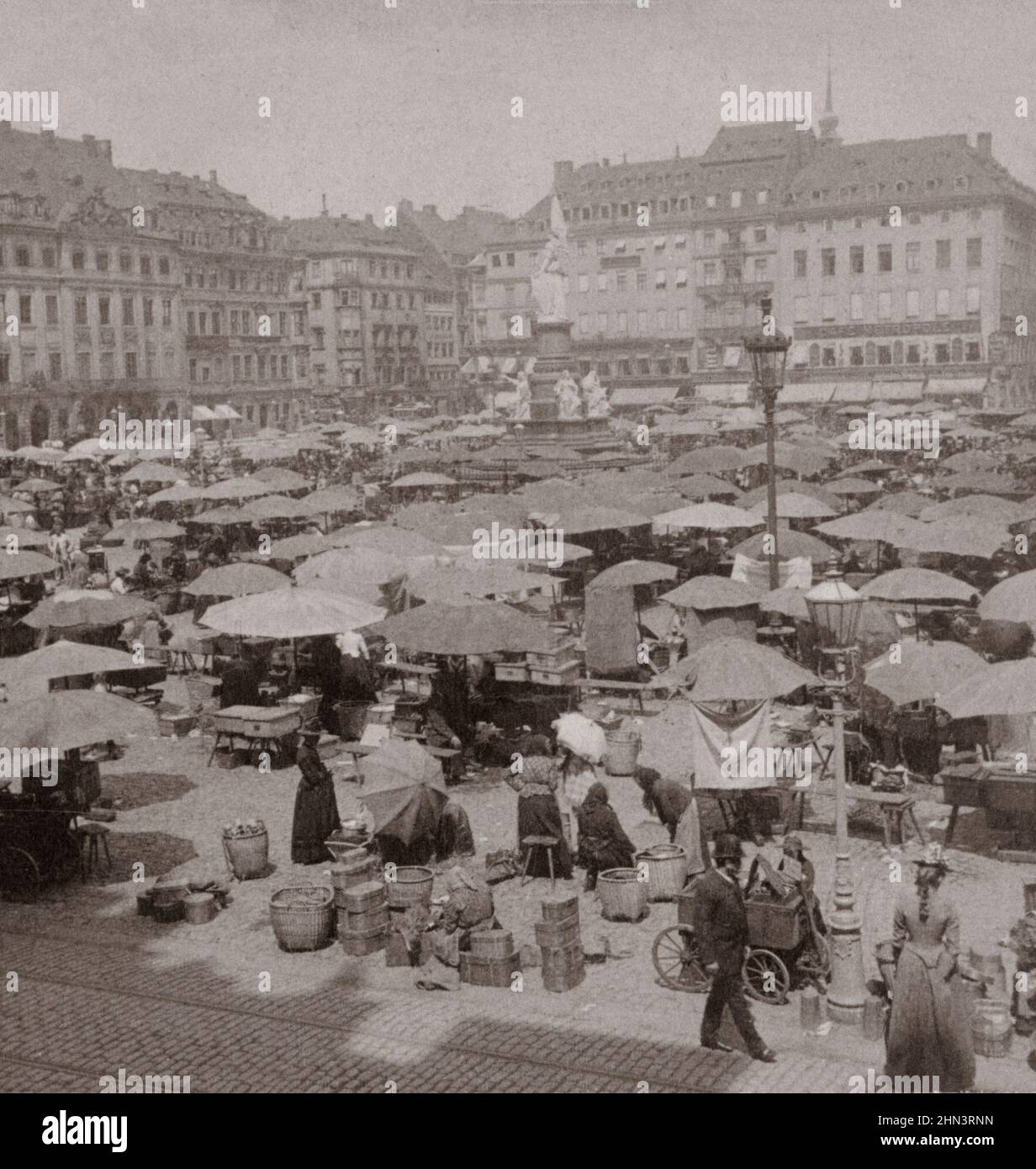 Foto d'epoca della giornata del mercato a Dresda. Germania. 1900s Foto Stock