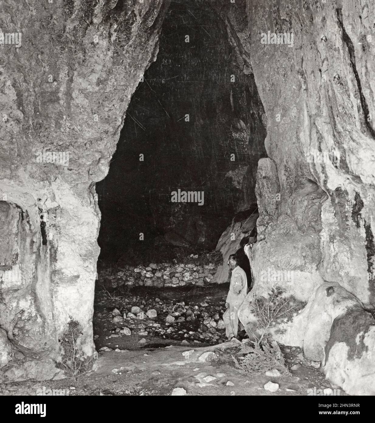 Foto d'epoca della Grotta di Nestor. Pylos, Grecia. La fine del 19th secolo Foto Stock