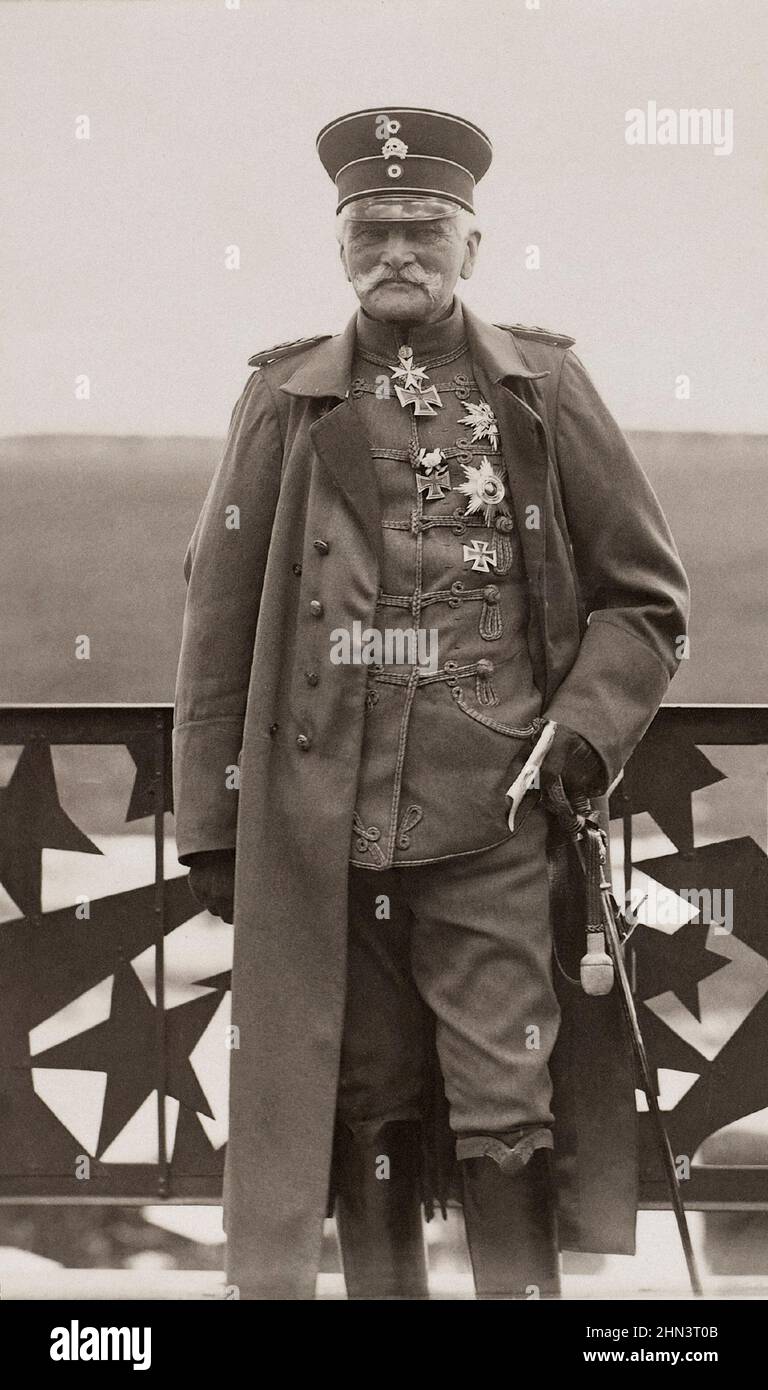 Foto d'epoca del maresciallo tedesco August von Mackensen. Aeroporto di Königsberg, Prussia orientale, Germania. 1924 Foto Stock