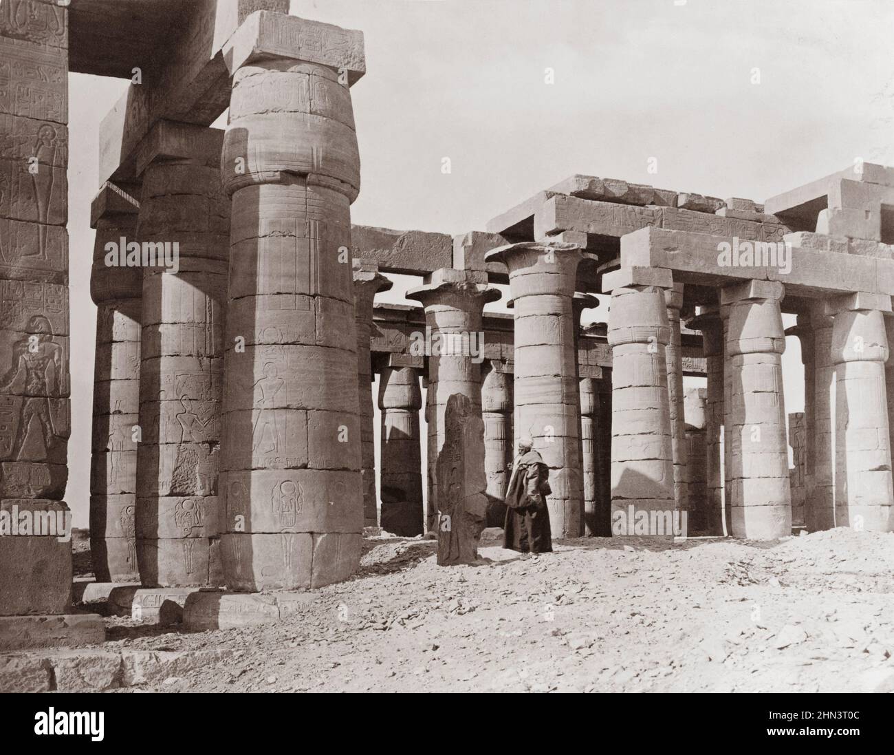 Foto d'epoca del Ramesseum. Di Francesco Frith. 1850s il Ramesseum è il tempio commemorativo (o tempio mortuario) del faraone Ramesses II ('Ramesses il G Foto Stock