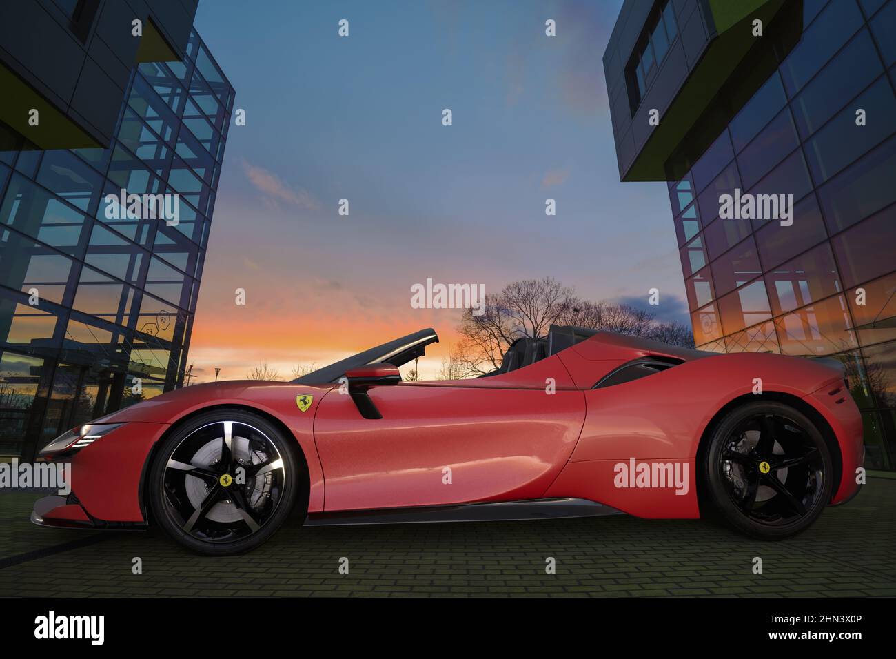 Ferrari SF90 Spider - grazia, stile e potere Foto Stock