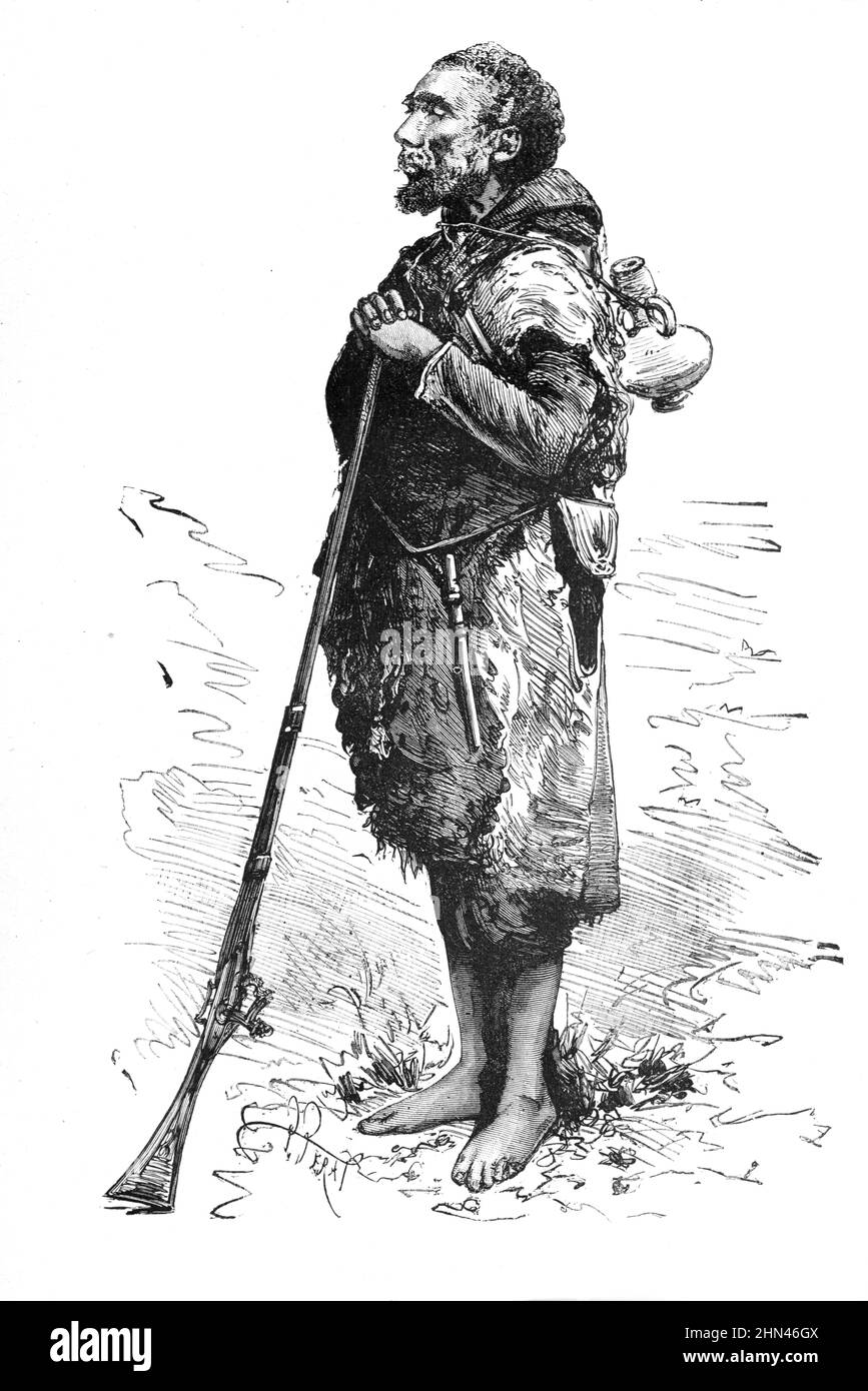 Ritratto integrale del soldato berbero tunisino dalla regione del Khroumire in Tunisia e Algeria Maghreb Nord Africa. Illustrazione o incisione vintage 1881 Foto Stock