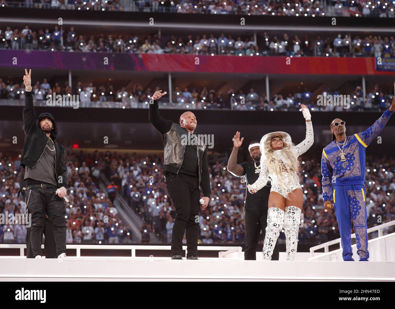 Los Angeles, Stati Uniti. 14th Feb 2022. Il Dr. Dre, Snoop Dogg, Eminem, Mary  J. Blige e Kendrick Lamar si esibiscono al Pepsi Super Bowl LVI Halftime  Show durante il Super Bowl