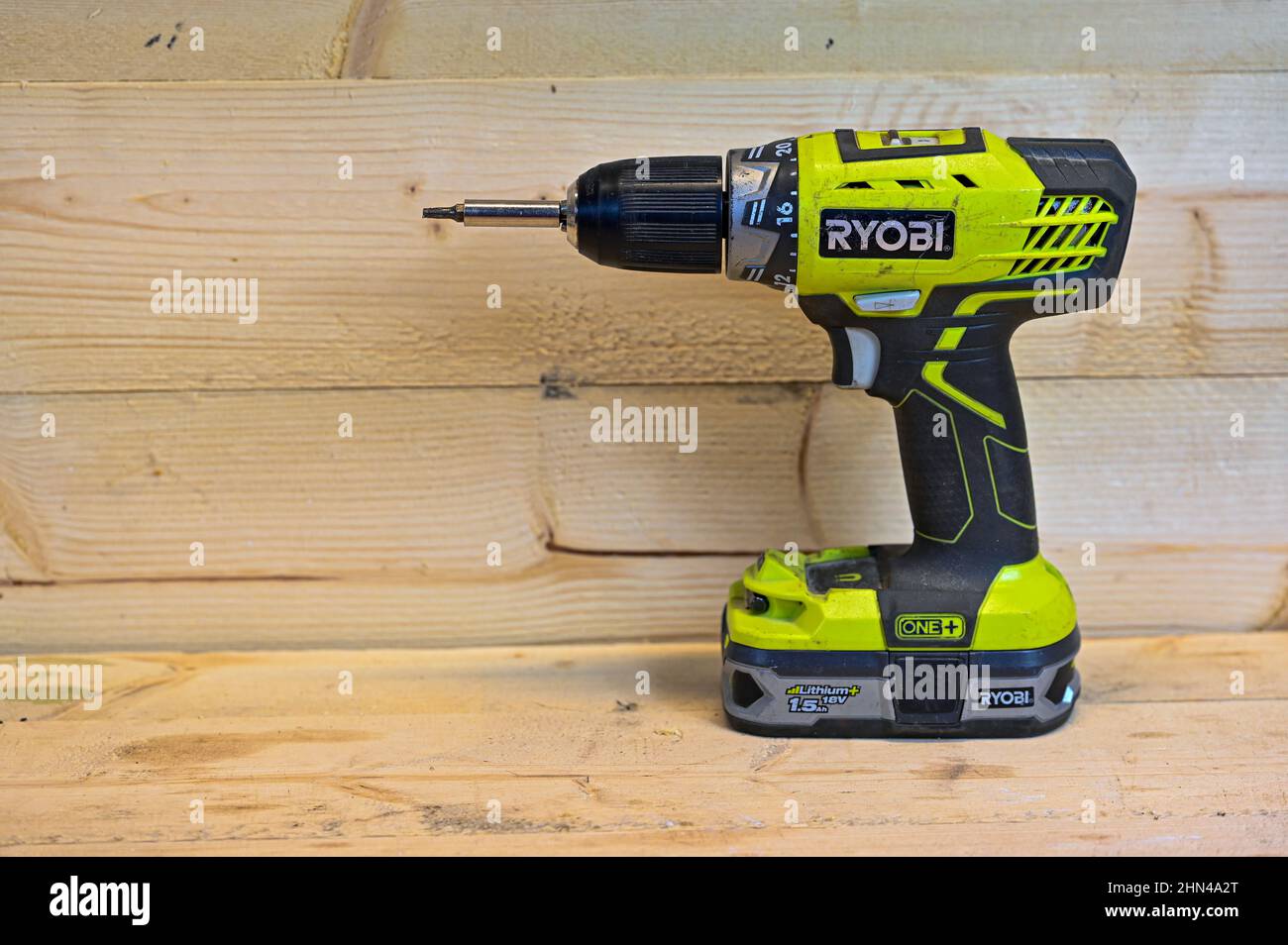 Macchina perforatrice e vite Ryobi portabel con batteria Foto Stock