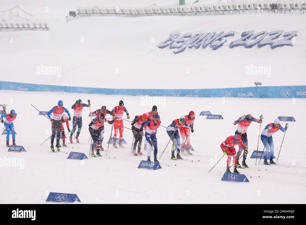 Zhangjiakou, Hebei, Cina. 13th Feb 2022. General View Cross Country Sci : relè da uomo 4x10km durante i Giochi Olimpici invernali di Pechino 2022 al National Cross-Country Center a Zhangjiakou, Hebei, Cina . Credit: YUTAKA/AFLO SPORT/Alamy Live News Foto Stock