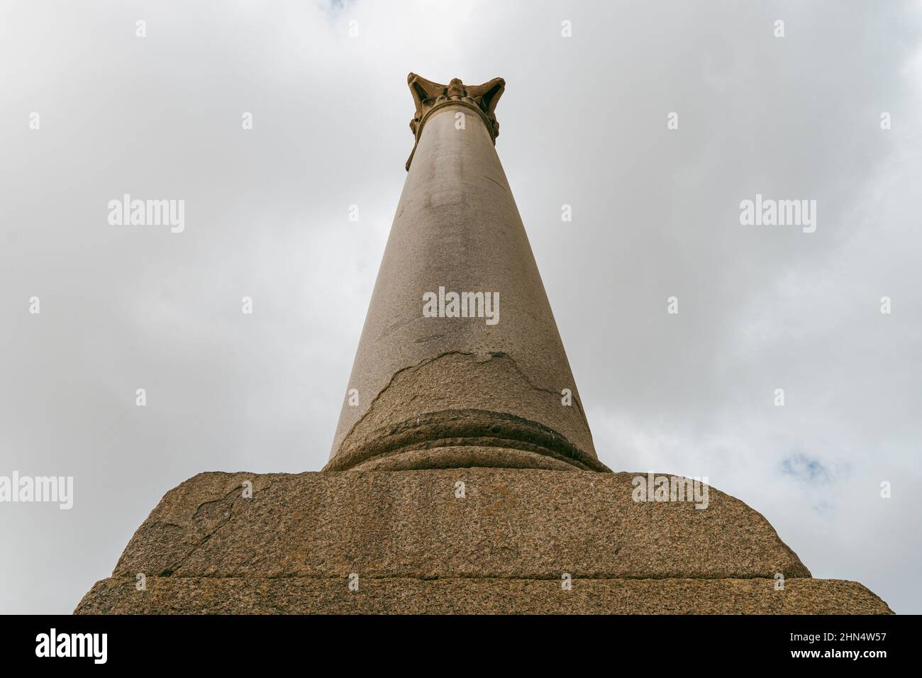 Colonna di Pompeo o colonna di Serapeo è il nome dato ad una colonna trionfale romana ad Alessandria d Egitto. Istituito in onore della scommessa di augusto Diocleziano Foto Stock