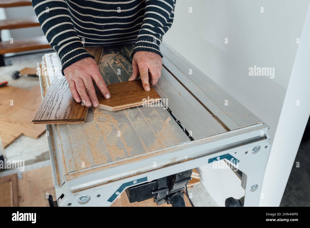 parquet a spina di pesce in casa Foto Stock