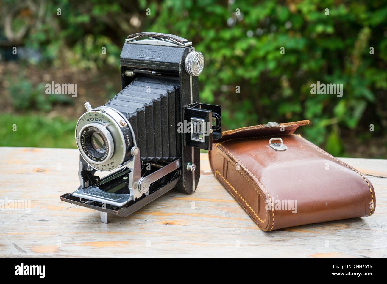 Fotocamera Kodak Six-20, con custodia in pelle marrone Foto Stock