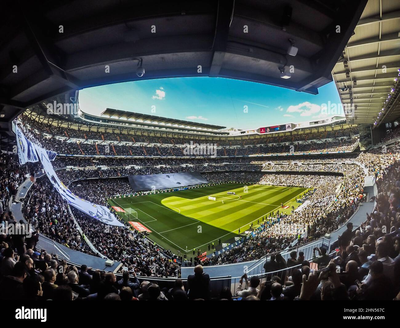 Lo stadio Santiago Bernabéu è uno stadio di calcio a Madrid, è stato la sede del Real Madrid dal suo completamento nel 1947. Foto Stock