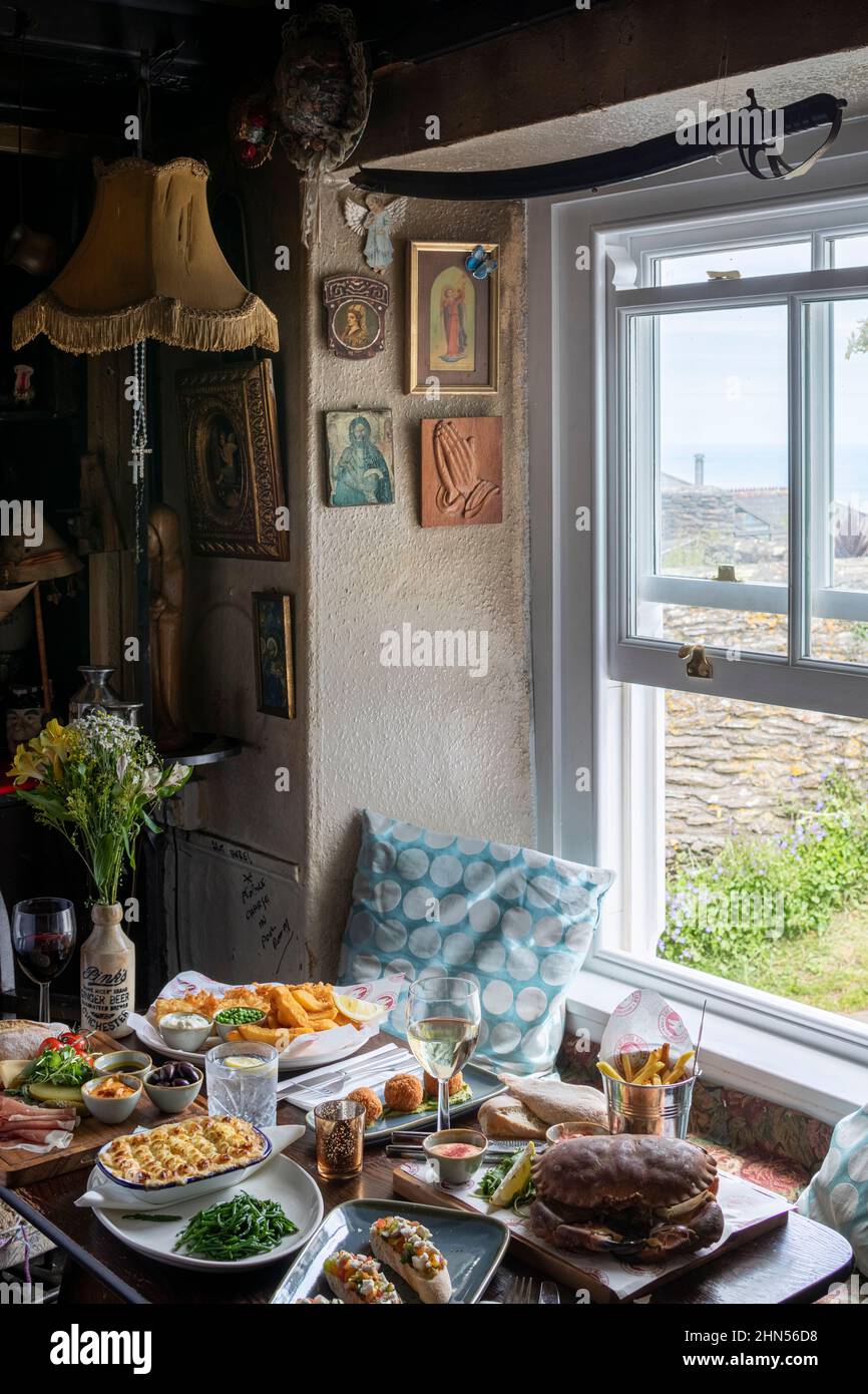 Pub cibo servito al Pigs Nose Inn, East Prawle, Devon Foto Stock