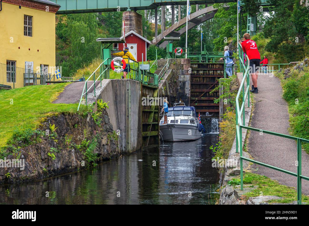 Haverud, Dalsland, Västra Götalands Län, Svezia: Traffico di barche nel blocco inferiore del sistema di serrature nel canale di Dalsland a Haverud vicino Mellerud. Foto Stock