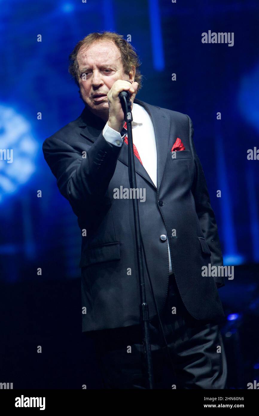 Miami, Stati Uniti d'America. 13th Feb 2022. MIAMI, FL - 13 FEBBRAIO: Dyango si esibisce dal vivo in concerto durante la "mia del Amor y la Amistad" al James L. Knight Center il 13 febbraio 2022 a Miami, Florida. (Foto di Alberto E. Tamargo/Sipa USA) Credit: Sipa USA/Alamy Live News Foto Stock