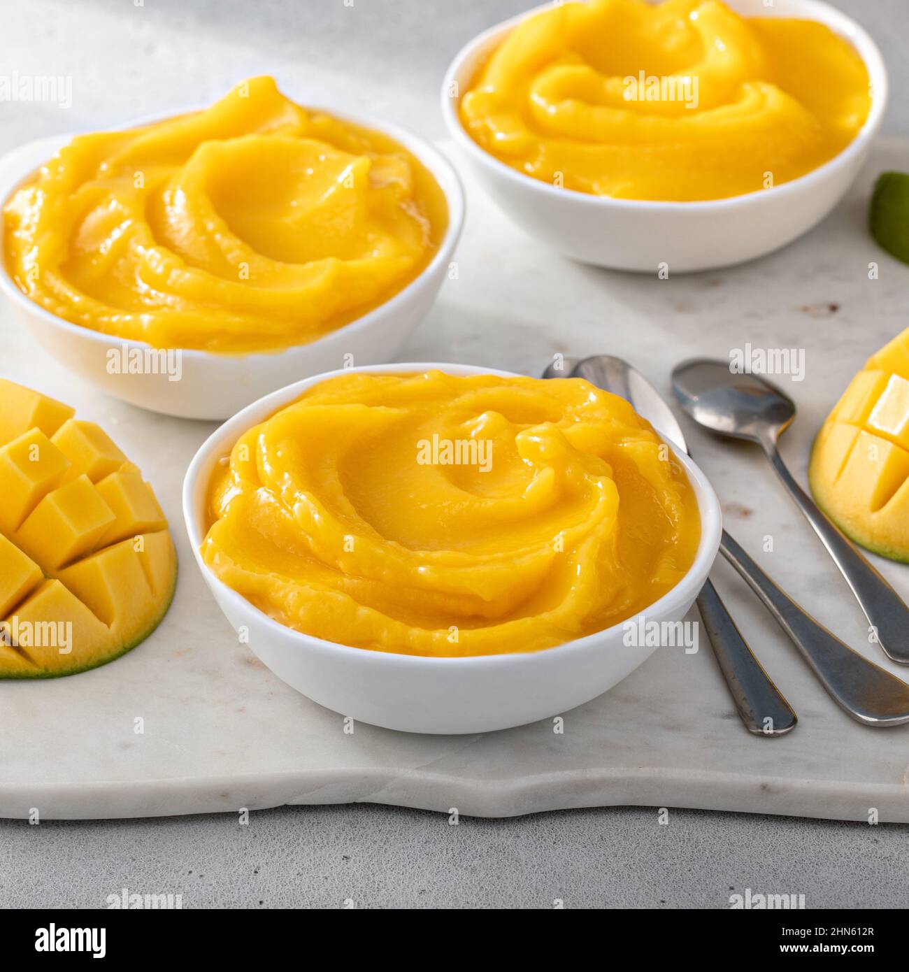 Gelato al mango o panna, dessert al mango congelato Foto Stock
