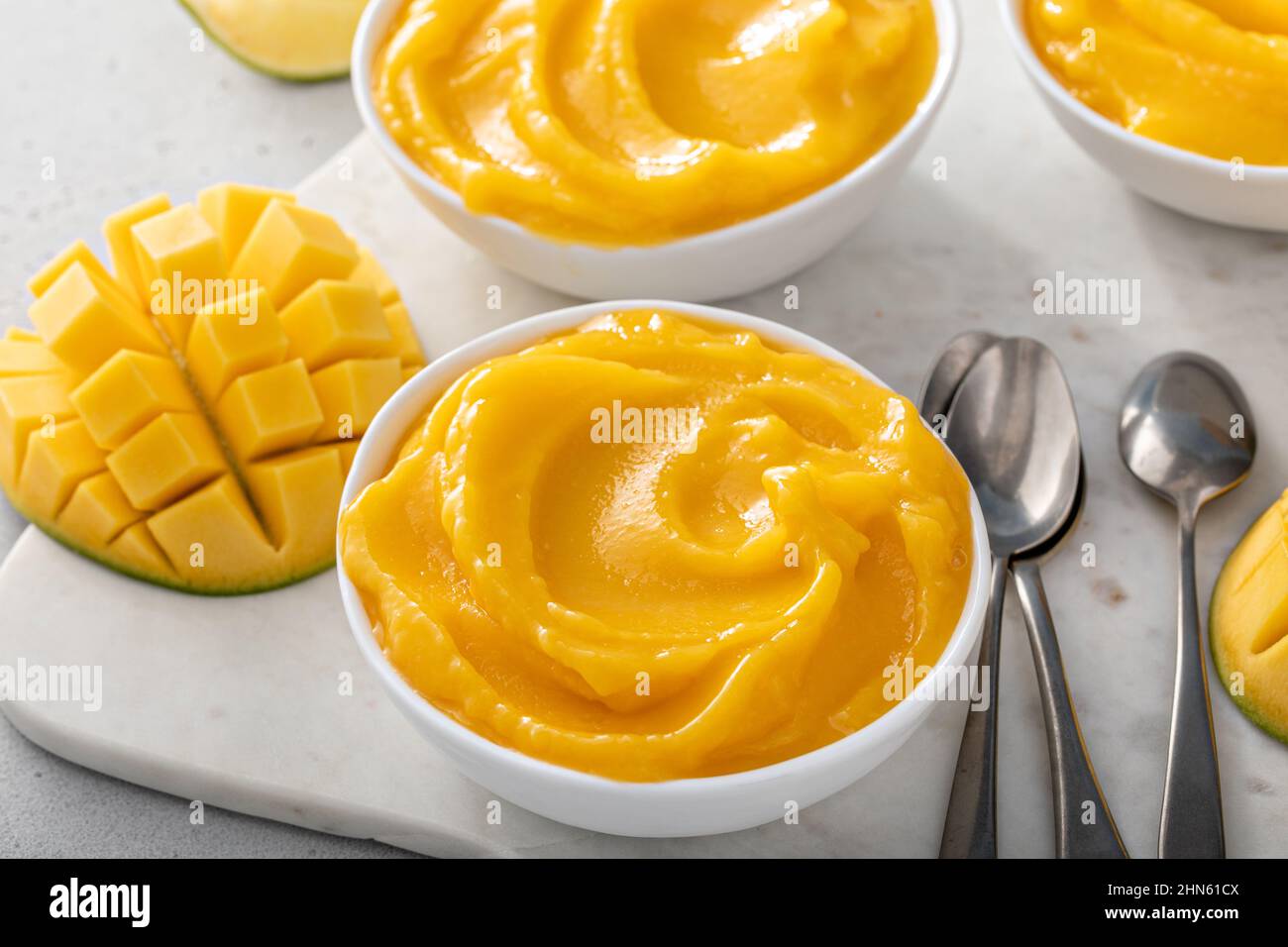 Gelato al mango o panna, dessert al mango congelato Foto Stock