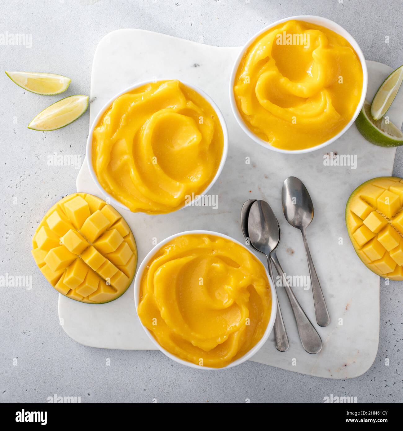 Gelato al mango o panna, dessert al mango congelato Foto Stock