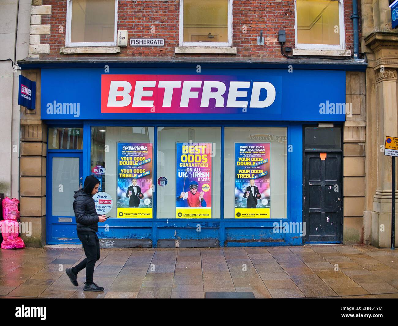 Un ramo della catena di bookmaker Betfred in una posizione di alta strada a Fishergate a Preston nel Lancashire nel nord del Regno Unito. Foto Stock