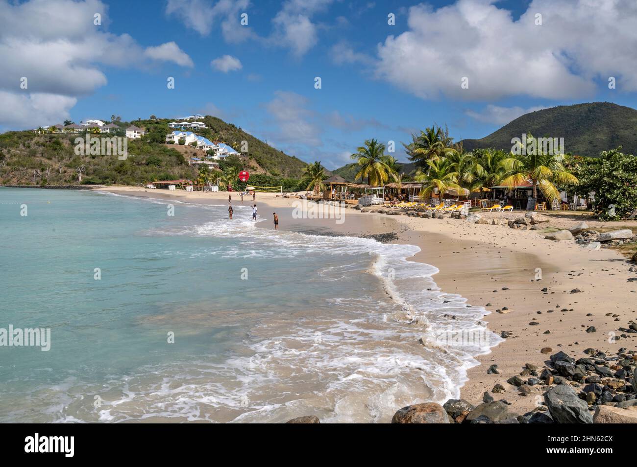 La baia e la spiaggia di Friar's Beach sull'isola caraibica di Saint-Martin / Sint Maarten Foto Stock