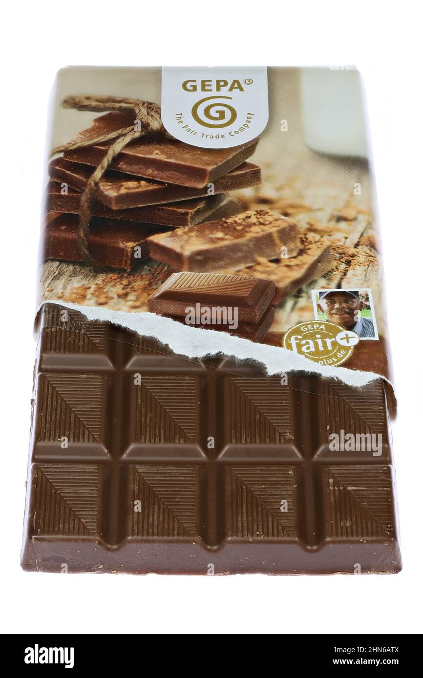 GEPA commercio equo cioccolato al latte intero isolato su sfondo bianco Foto Stock