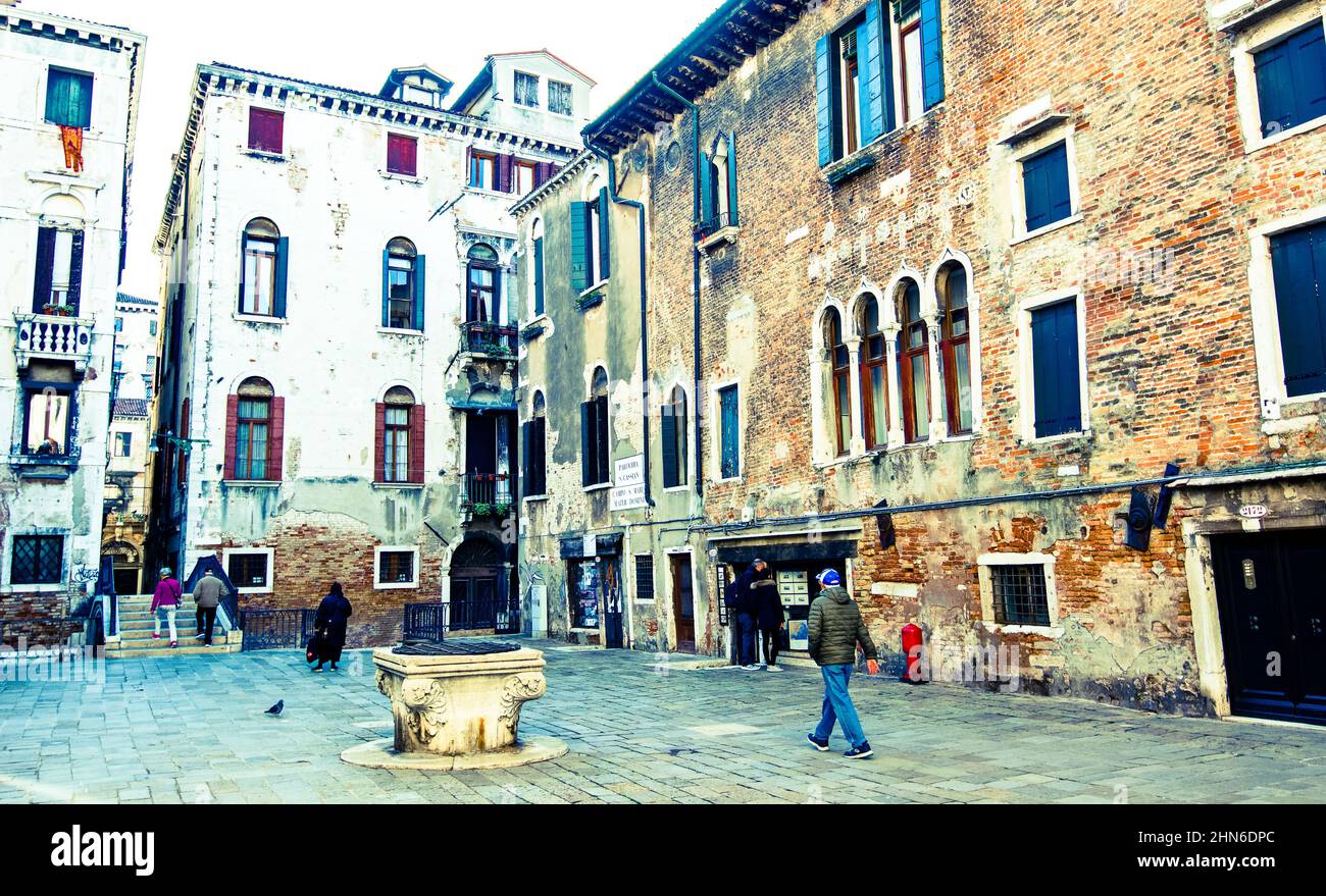 Il quartiere San Polo con il Ponte di Rialto a Venezia Foto Stock