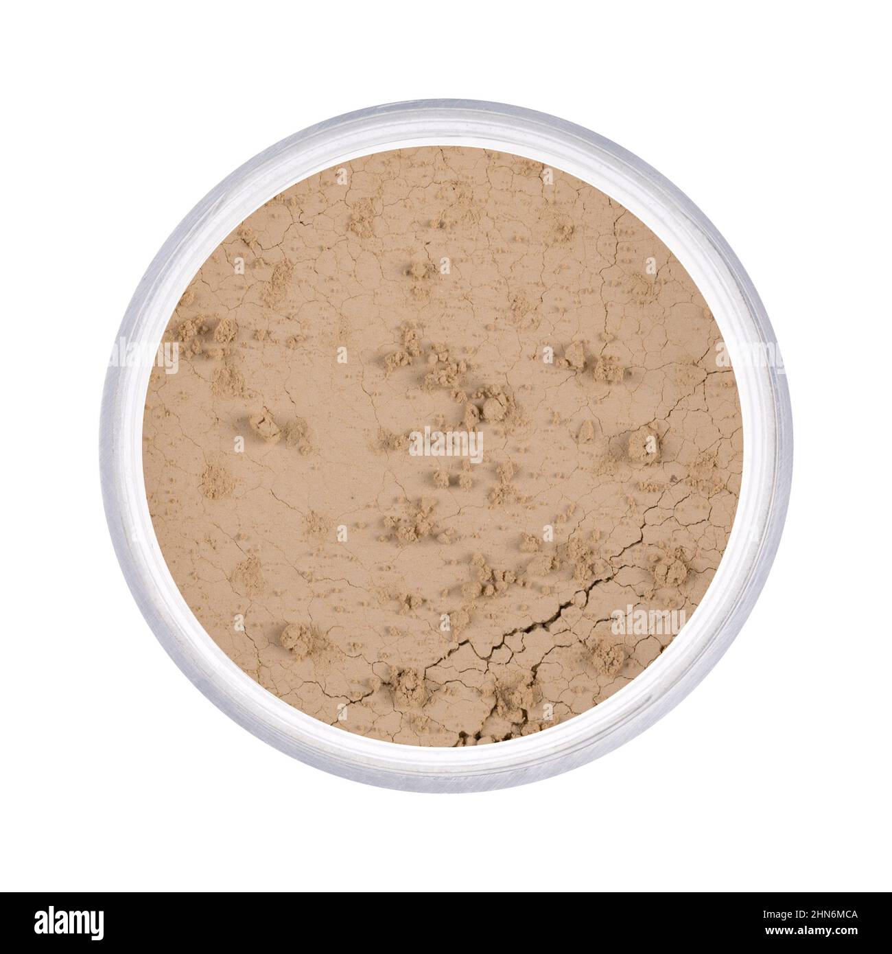 rotto crumbled naturale beige polvere compatta isolato su sfondo bianco Foto Stock