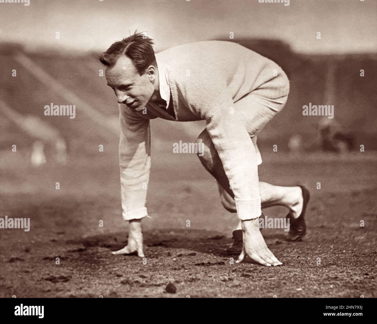 Eric Liddell (1902-1945), campione britannico e detentore del record, nell'aprile 1924 dopo l'annuncio che non avrebbe corso nel 100 metri Olympic evento perché la prova si riscalda è stata programmata per una Domenica (6 luglio) e non avrebbe indulgere nel lavoro o giocare sul Sabbath. Liddell ha vinto l'oro quell'anno nella gara dei 400 metri nelle Olimpiadi estive di Parigi del 1924 il 11 luglio. L'anno seguente, Liddell, un devoto cristiano, si recò in Cina come missionario. Oltre a due furloughs in Scozia, è rimasto in Cina fino alla sua morte in un campo di internamento civile giapponese nel 1945. Foto Stock