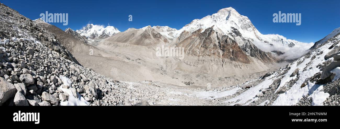 Vista panoramica del Monte Makalu e del Monte Everest , montagne del Nepal Himalaya, valle Barun Foto Stock