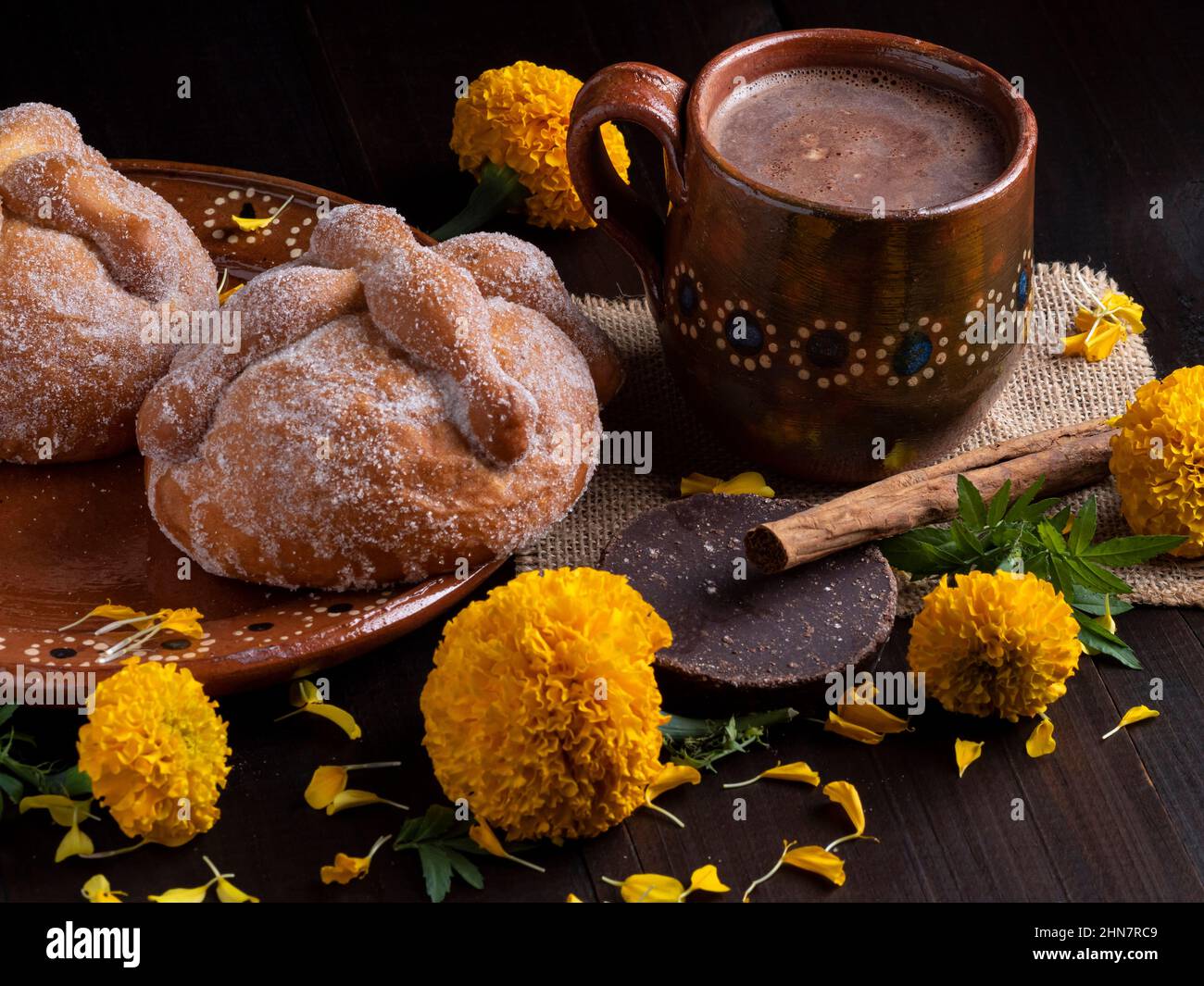 Pane morto con cioccolato, cibo messicano, tradizioni e costumi. Foto Stock