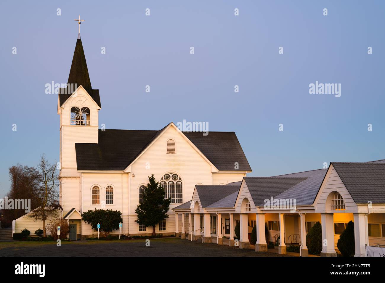 Chiesa Luterana di Abete-Conway alla luce del mattino nella Valle di Skagit Foto Stock