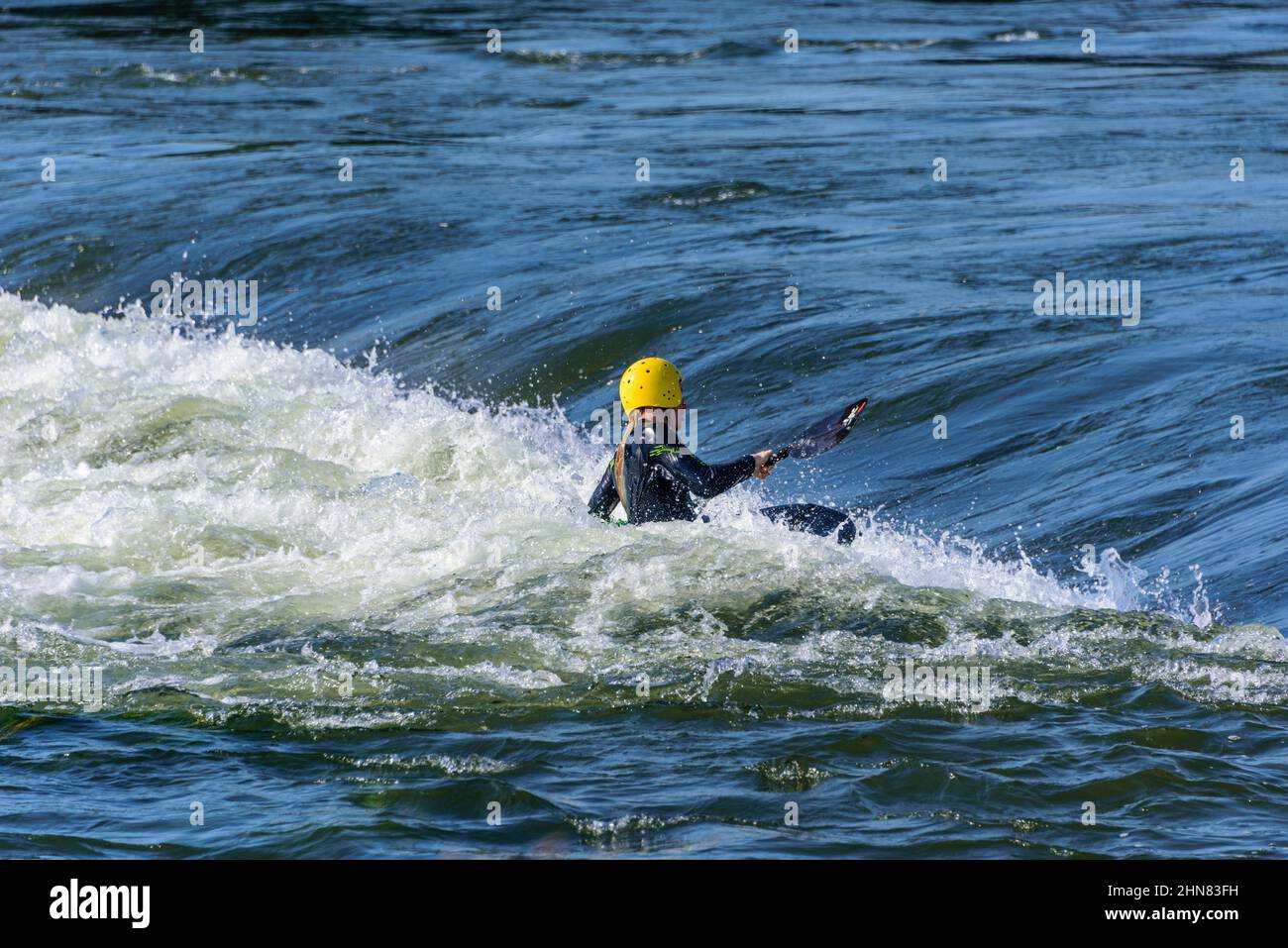 Plattling, Isar-Wave, luogo famoso per gli appassionati di sport acquatici nelle pianure della bassa Baviera Isar Foto Stock