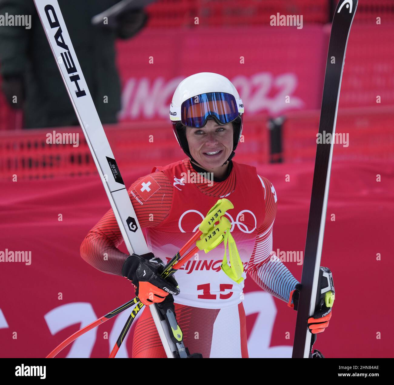 Pechino, Cina. 15th Feb 2022. Corinne Suter della Svizzera reagisce a prendere il comando nella corsa di discesa delle Donne dello sci alpino presso il Centro Nazionale di Sci Alpino di Yanqing alle Olimpiadi invernali di Pechino 2022 martedì 15 febbraio 2022. Foto di Paul Hanna/UPI Credit: UPI/Alamy Live News Foto Stock