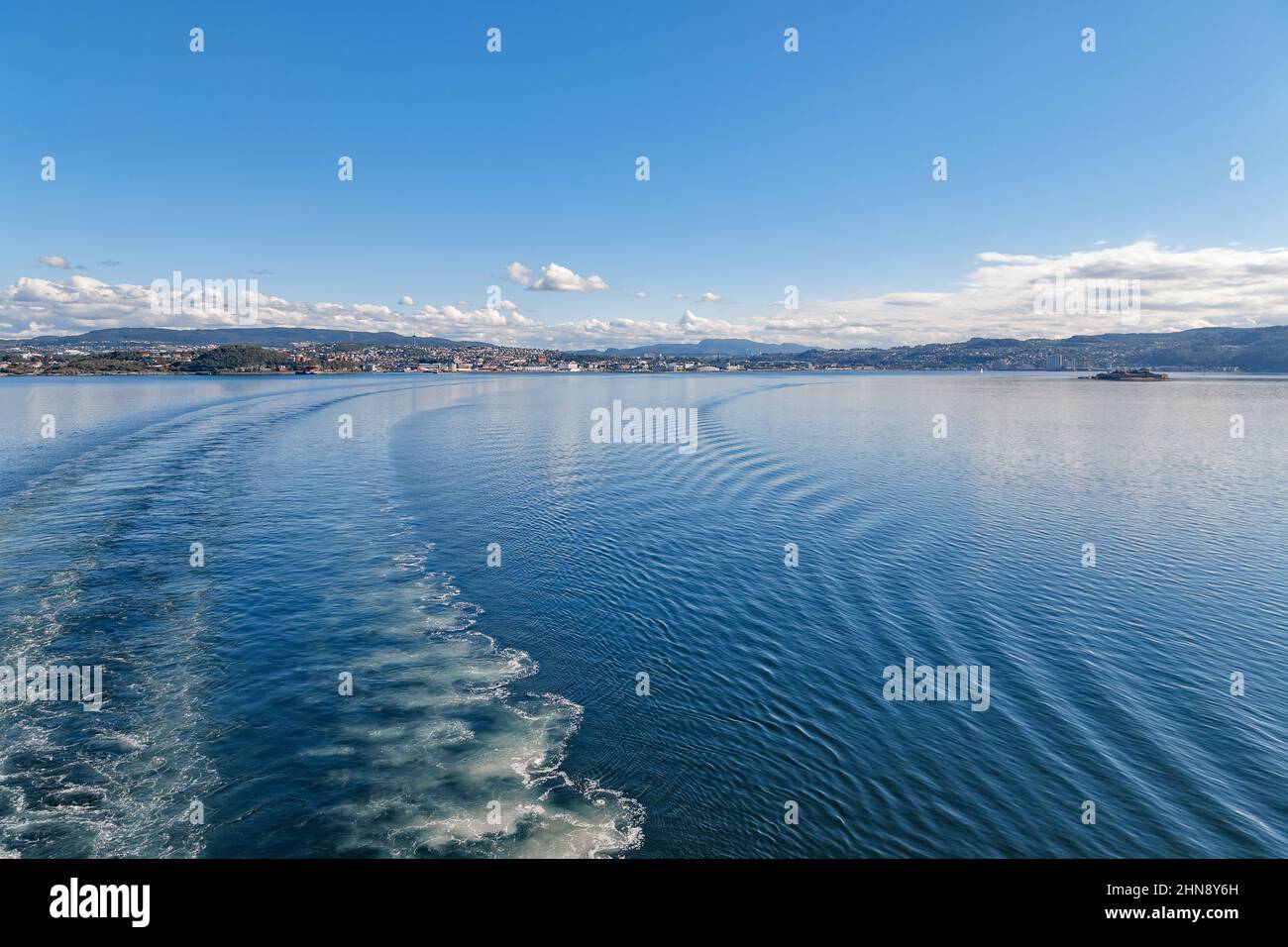 scia della nave o sentiero sulla superficie dell'oceano Foto Stock